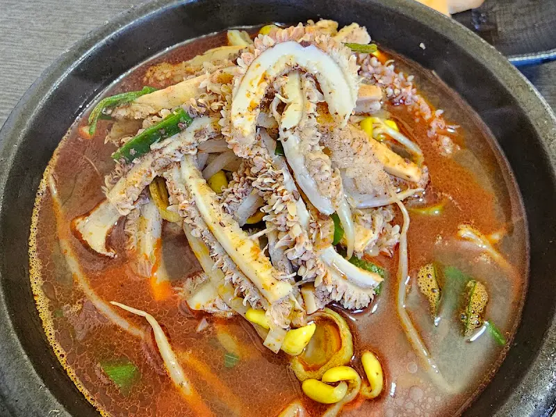 깐양이 가득 들어있는 해장국