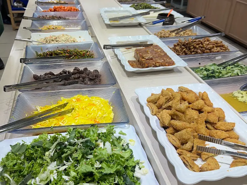 다양한 뷔페 메뉴