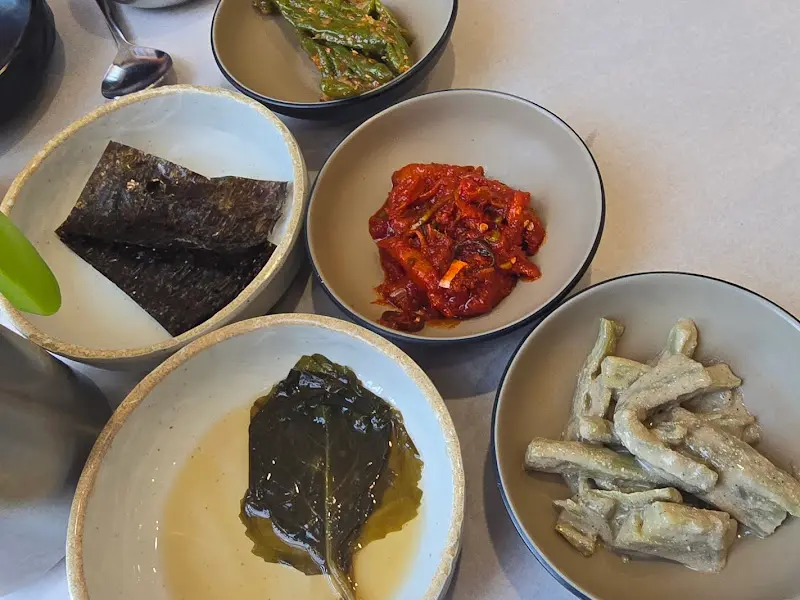 다채로운 반찬들