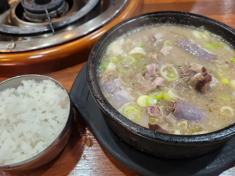 순대국밥과 밥 한 공기