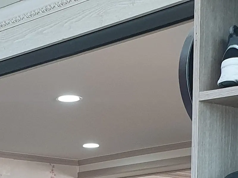 가게 내부 천장