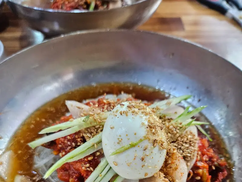 물냉면과 비빔냉면