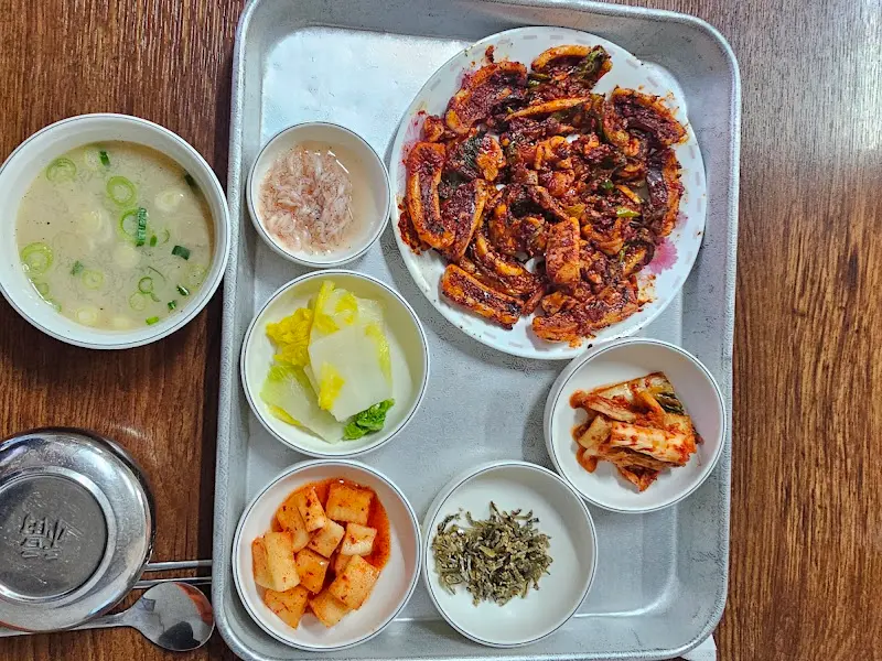 용궁단골식당 상주점의 전체 메뉴
