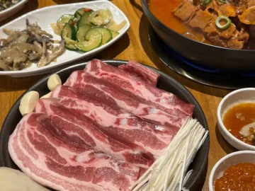 푸짐한 인심이 느껴지는 영등포역 삼겹살 맛집, 얼큰이감자탕에서 고향의 맛을 느끼다