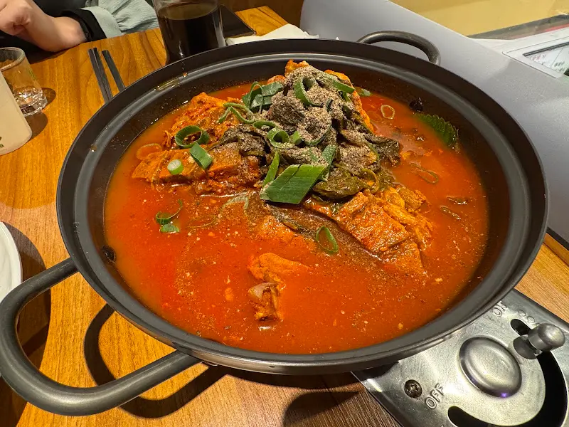 얼큰하고 푸짐한 감자탕