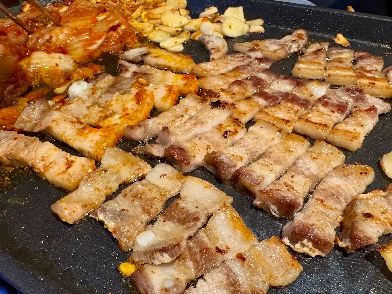 노릇하게 구워진 삼겹살