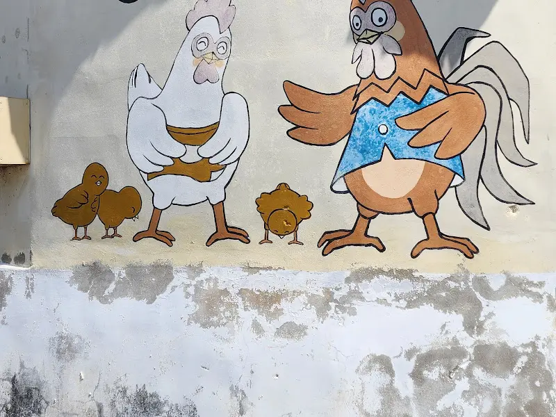 외벽에 그려진 닭 그림