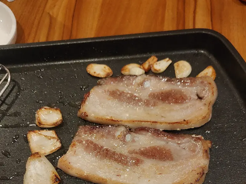 노릇노릇 구워진 마늘