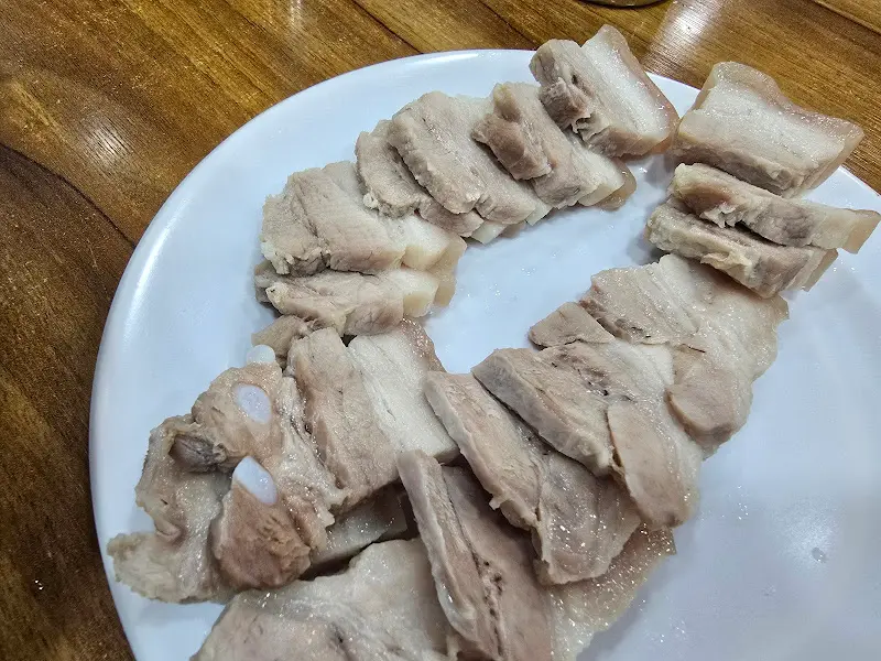 윤기가 흐르는 제육