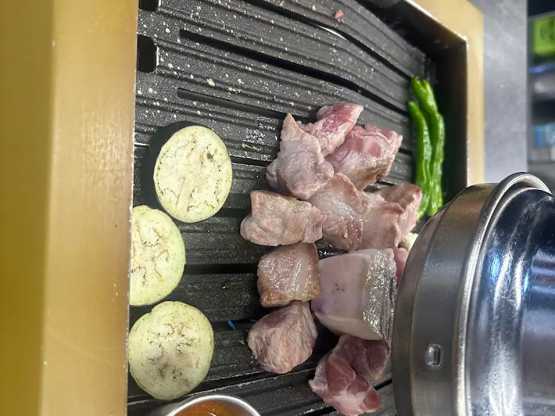 직원분이 구워주는 흑돼지