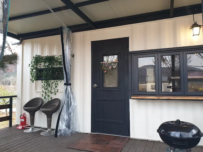 컨테이너 하우스 외부 바비큐 시설