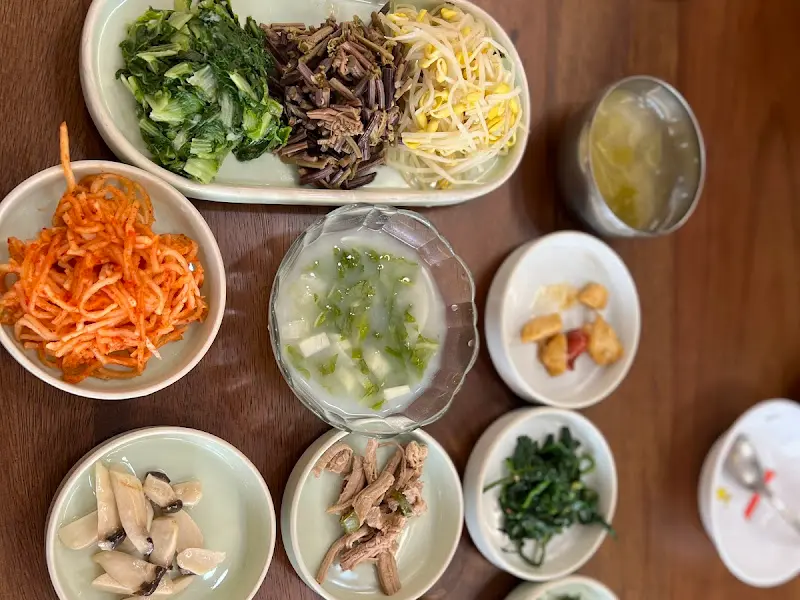 정갈한 반찬들의 향연