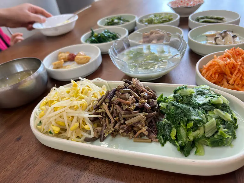 다채로운 나물 반찬