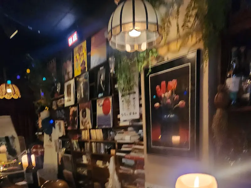 진구네 식당 내부 분위기