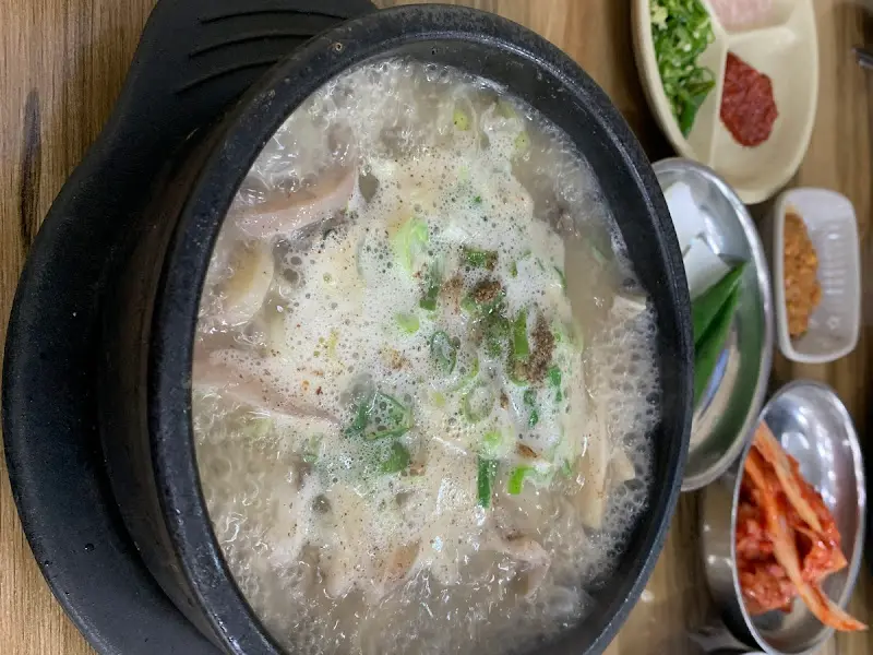 만복순대국의 뜨끈한 순대국 한 그릇