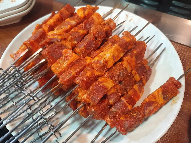 양념이 된 양꼬치