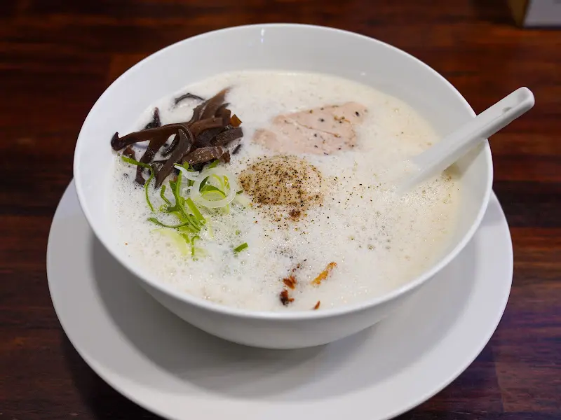 뽀얀 국물의 토리빠이탄 라멘