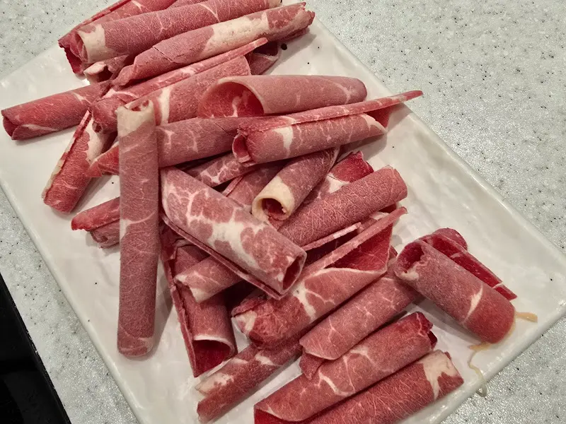 얇게 슬라이스된 차돌박이