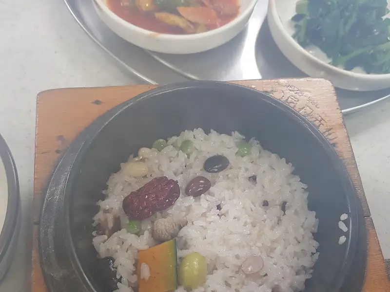 돌솥에 담겨 나온 영양밥