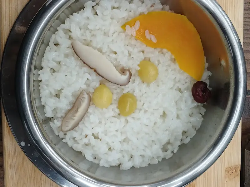 윤기가 흐르는 솥밥