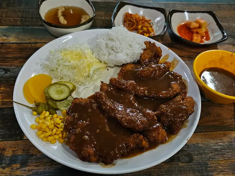 이소반 돈까스 전체샷