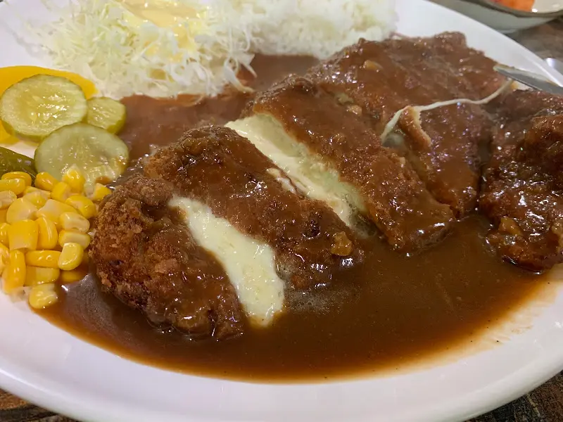 이소반 치즈 돈까스 단면