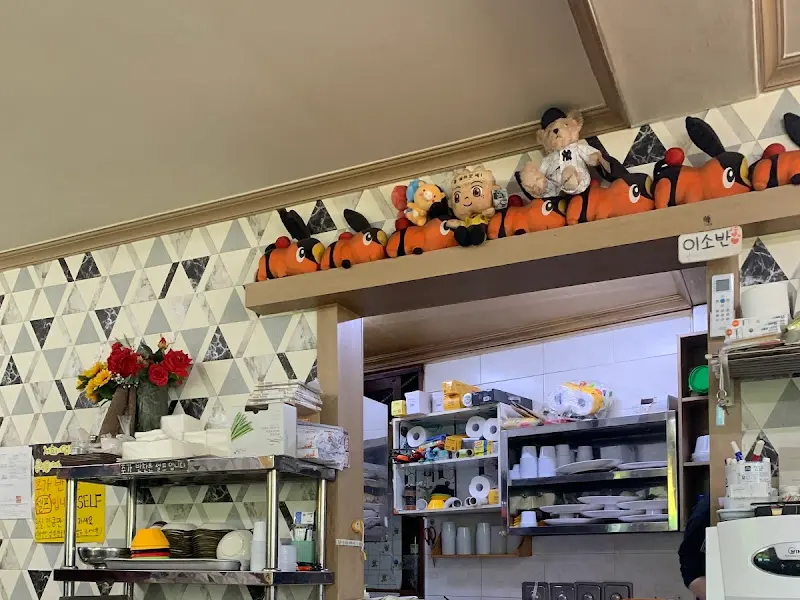 이소반 내부 인테리어