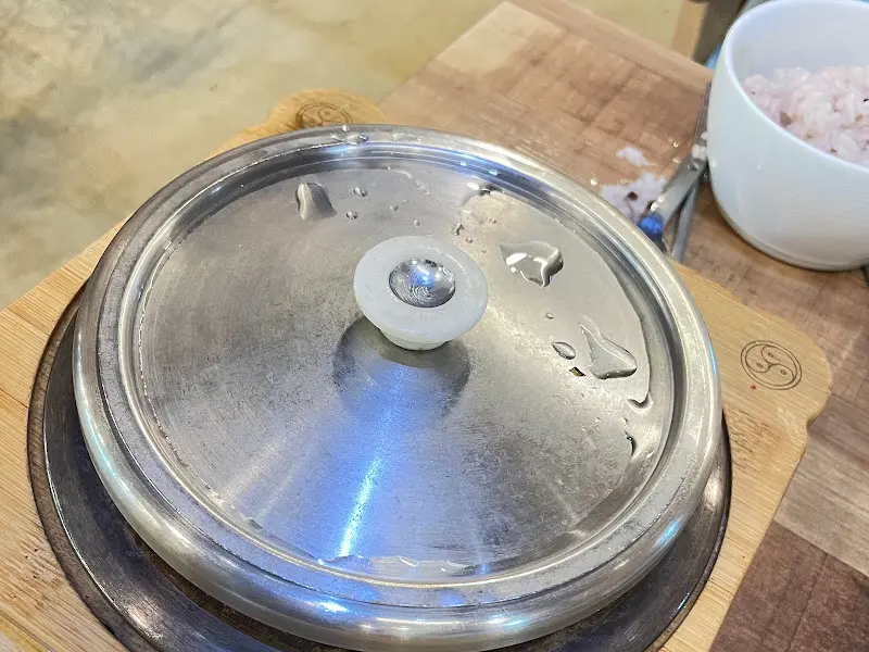 윤기가 흐르는 솥밥