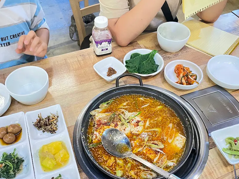 짜박두부 한 상 차림