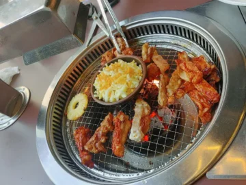 아침고요수목원 품은, 향긋한 숯불 내음 가평 ‘소문난닭갈비’ 맛집 기행