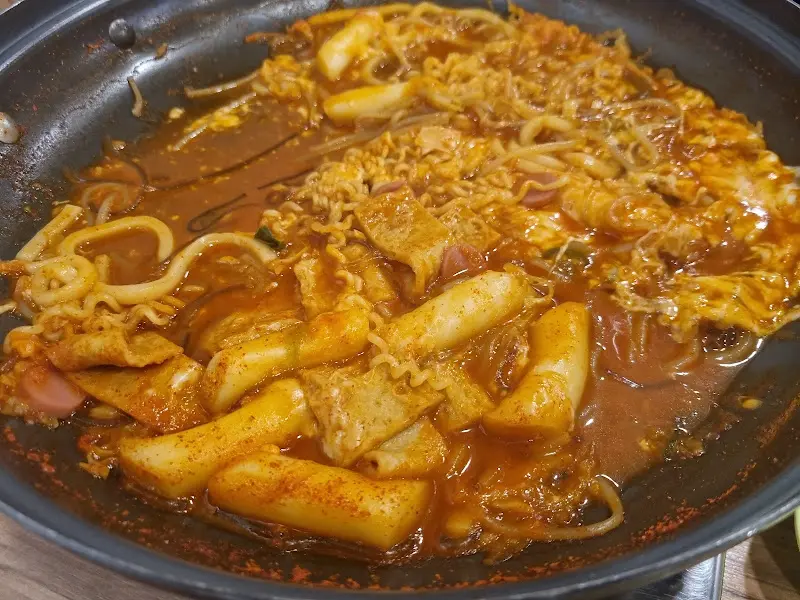 푸짐한 떡볶이 한 상 차림