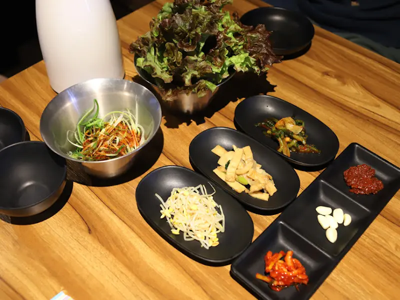 정갈하게 차려진 밑반찬