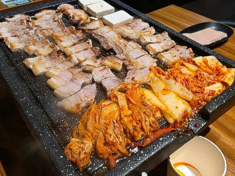 삼겹살과 묵은지 김치의 조화