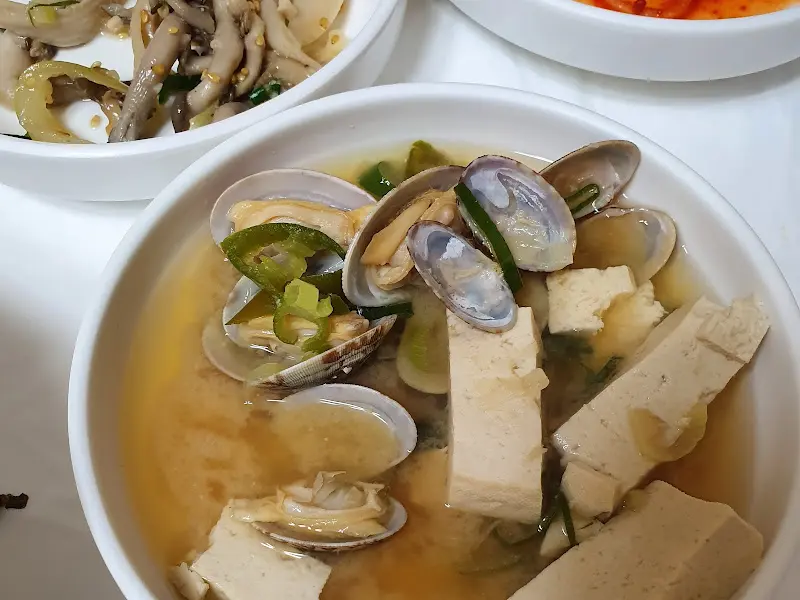 바지락이 듬뿍 들어간 된장찌개