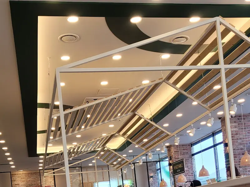 깔끔한 매장 내부