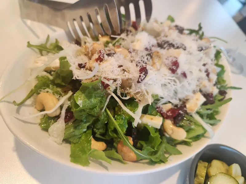 신선한 샐러드의 모습