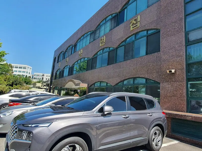 재건냉면 식당 건물 전경