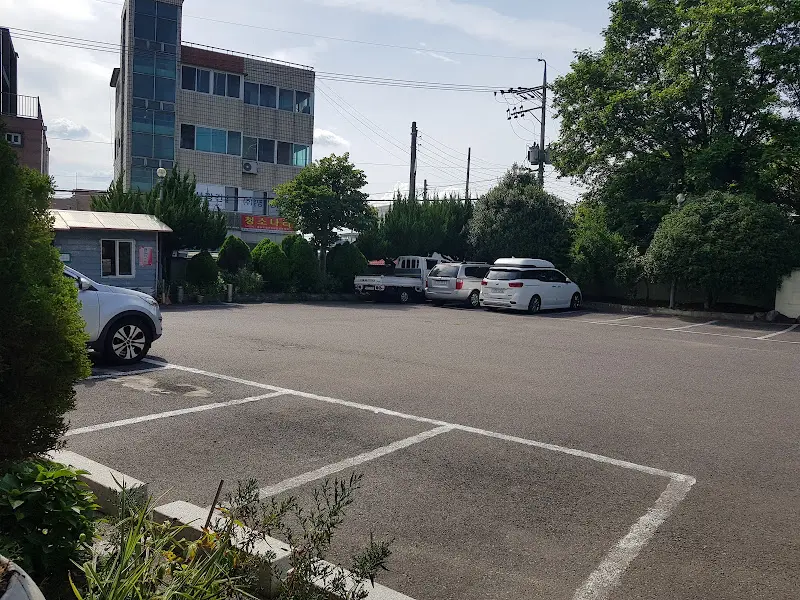 재건냉면 주차장