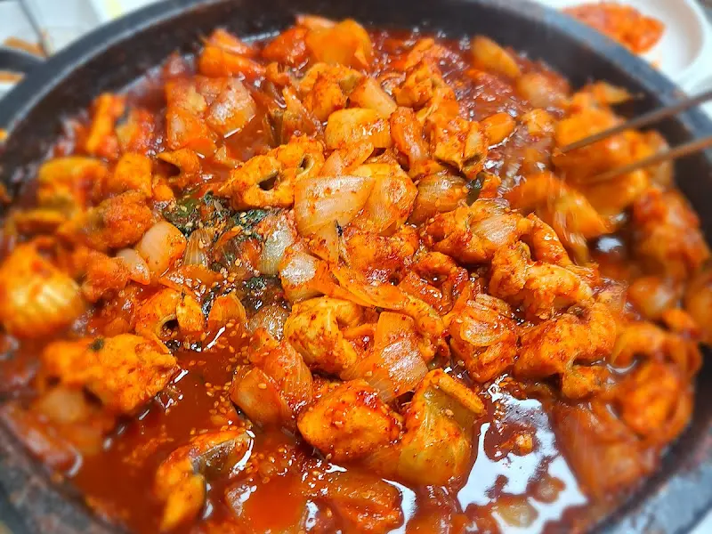 윤기가 좔좔 흐르는 장어주물럭