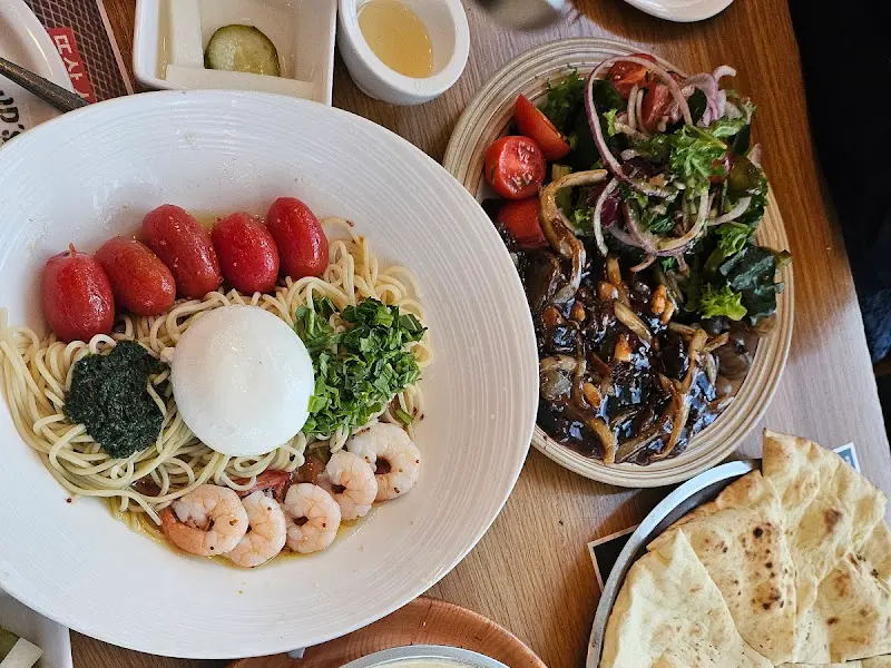 부라타 치즈 샐러드와 감베리 피칸테 파스타