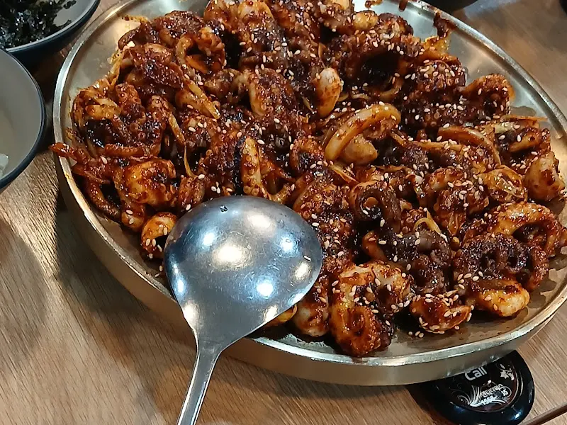 윤기 자르르 흐르는 쭈꾸미 볶음