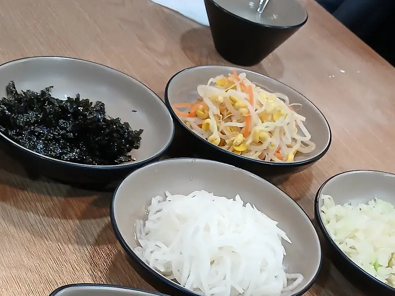 정갈한 곁들임 반찬