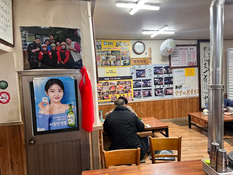 정겨운 분위기의 식당 내부