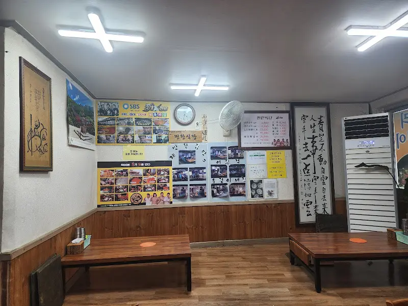 넓은 식당 내부