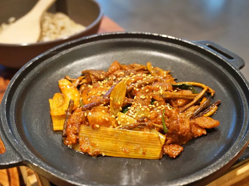 윤기가 흐르는 쭈꾸미 볶음