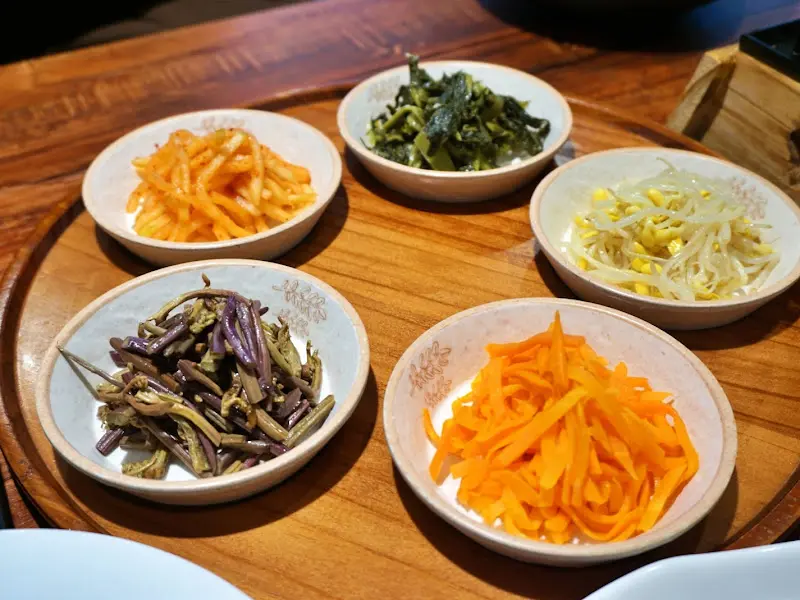 다채로운 반찬들