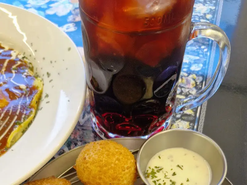 모둠 튀김과 음료