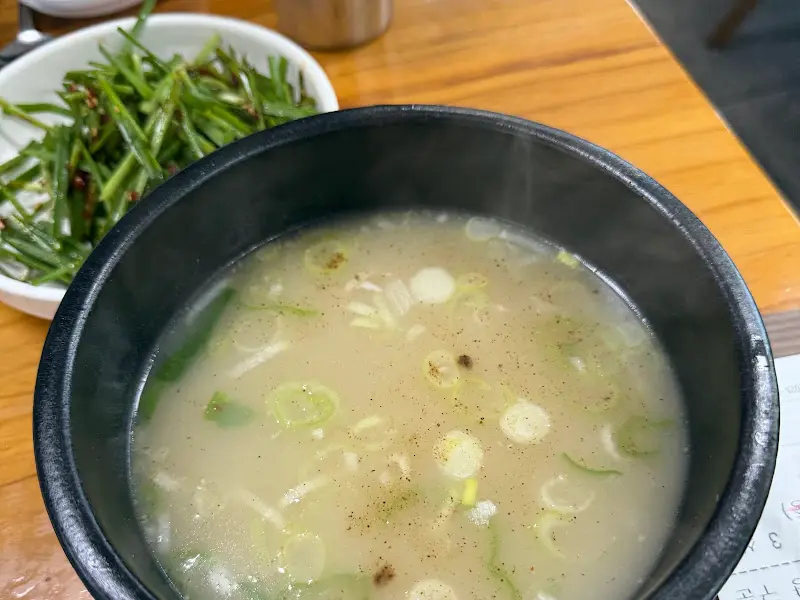 따뜻한 김가네가야밀면의 육수