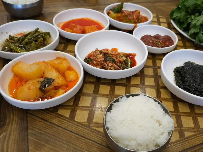 다양한 밑반찬들