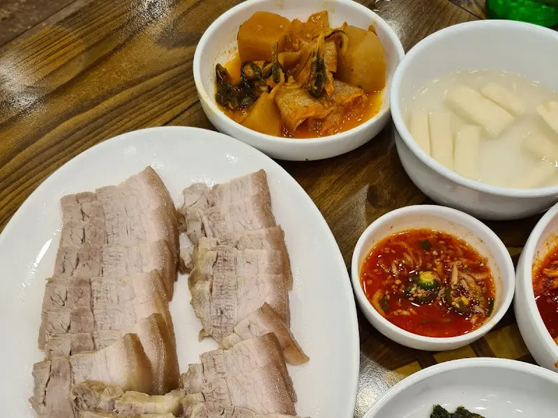 윤기가 흐르는 수육